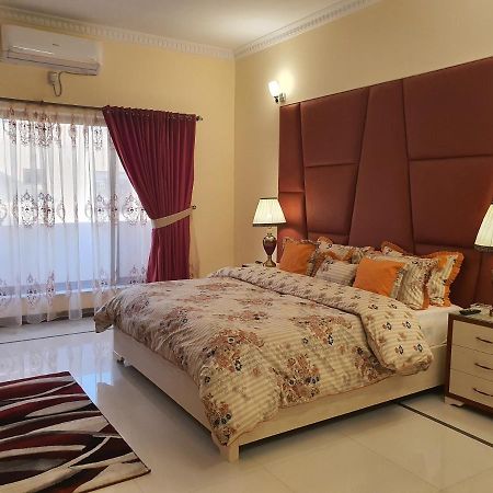 Royal Villa F-10/2 Исламабад Екстериор снимка