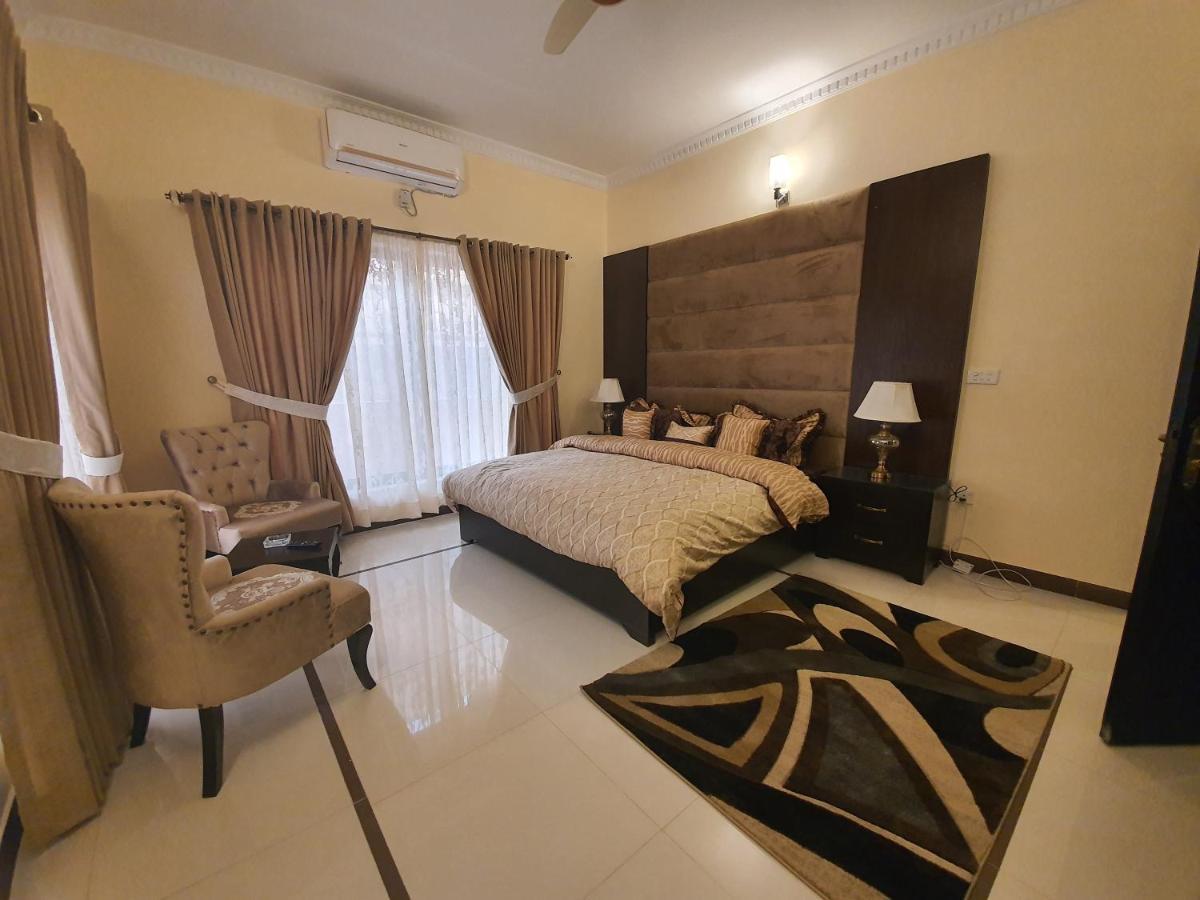 Royal Villa F-10/2 Исламабад Екстериор снимка