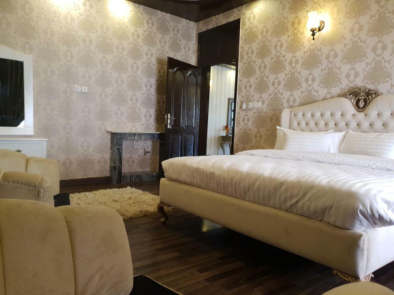 Royal Villa F-10/2 Исламабад Екстериор снимка