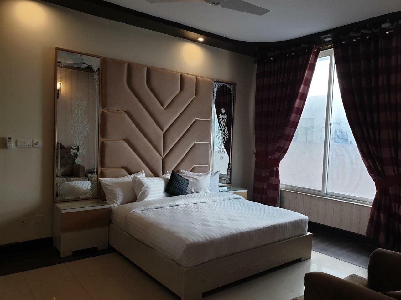 Royal Villa F-10/2 Исламабад Екстериор снимка